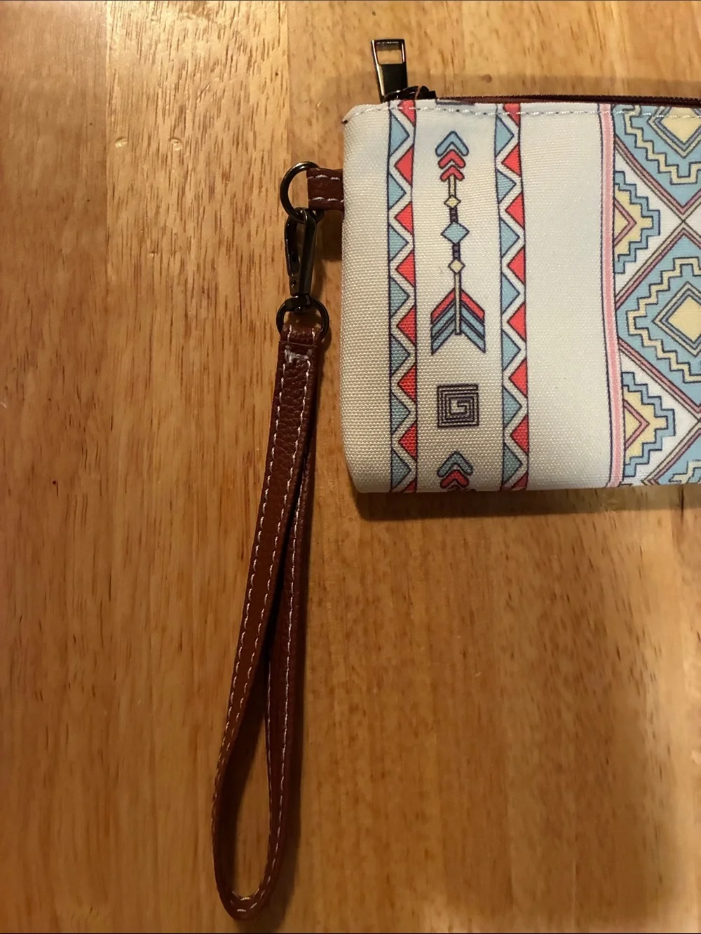 New Without Tags- Aztec-Print Wristlet Clutch in Cream and Brown
